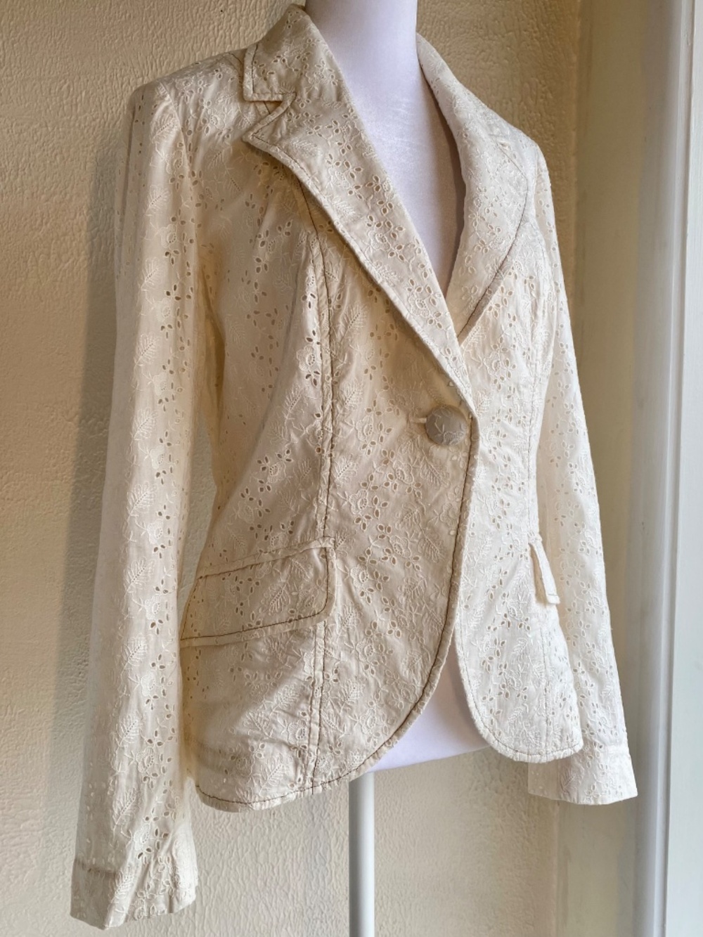 Rebecca Taylor ivory eyelet lace fitted cotton blazer Size 6 - Picture 2 of 14